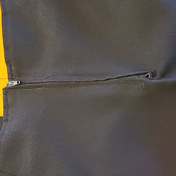 Point of View Women's Black Trousers, size says 14, but seem closer to 11/12 - Picture 3 of 4